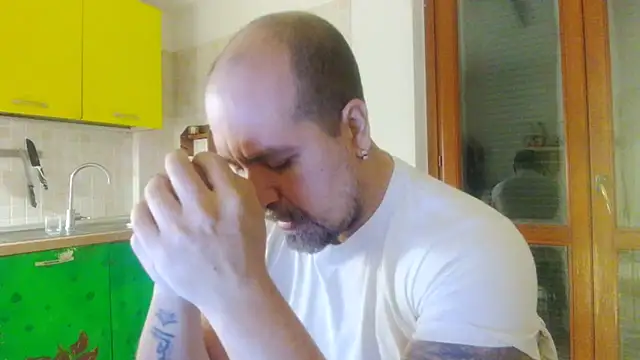 Snapshot of AMIRDIB2025 chatting on 12-18-25, 06:03 AMIRDIB2025 online show from 12-18-25, 06:03