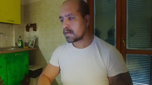 Snapshot of AMIRDIB2025 chatting on 12-19-25, 07:48 AMIRDIB2025 online show from 12-19-25, 07:48