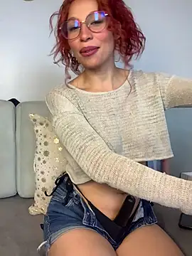 PrettyChloe  online show from 02-11-26, 06:57