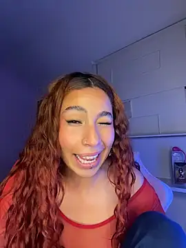 Snapshot of PrettyChloe_ chatting on 05-19-26, 01:56 PrettyChloe online show from 05-19-26, 01:56