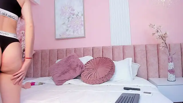 SashaBlake  online show from 12-04-25, 12:20