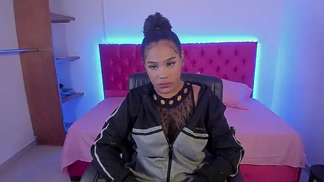 Snapshot of pamela_monkey chatting on 12-14-25, 03:23 pamela monkey online show from 12-14-25, 03:23