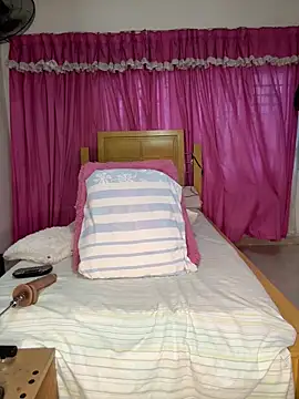 Snapshot of xyarela_Hot chatting on 12-15-25, 10:14 xyarela Hot online show from 12-15-25, 10:14