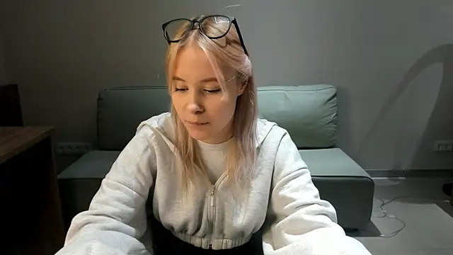 Snapshot of AunclreaVache chatting on 11-29-25, 10:18 AunclreaVache online show from 11-29-25, 10:18