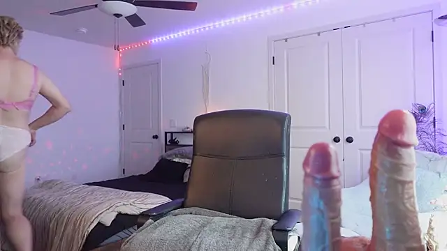 Snapshot of Mona_The_MILF chatting on 12-03-25, 08:18 Mona The MILF online show from 12-03-25, 08:18