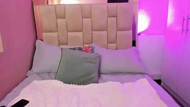 Snapshot of Nana__S chatting on 12-14-25, 03:01 Nana S online show from 12-14-25, 03:01