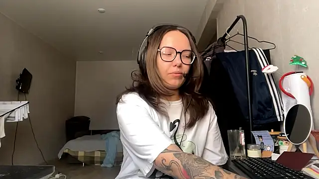 KerriMcbreen online show from 11-28-25, 05:10