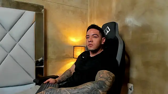 Snapshot of maddox_santana chatting on 12-14-25, 05:13 maddox santana online show from 12-14-25, 05:13