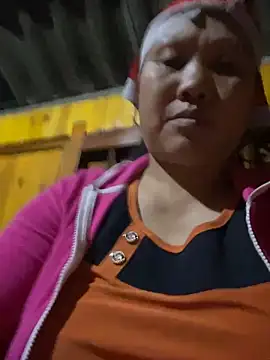 Snapshot of LeoPet2x chatting on 12-04-25, 01:31 LeoPet2x online show from 12-04-25, 01:31