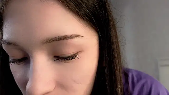 Snapshot of YvonneShames chatting on 12-16-25, 11:15 YvonneShames online show from 12-16-25, 11:15