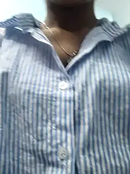 Snapshot of Isha_Liha chatting on 11-28-25, 11:46 Isha Liha online show from 11-28-25, 11:46