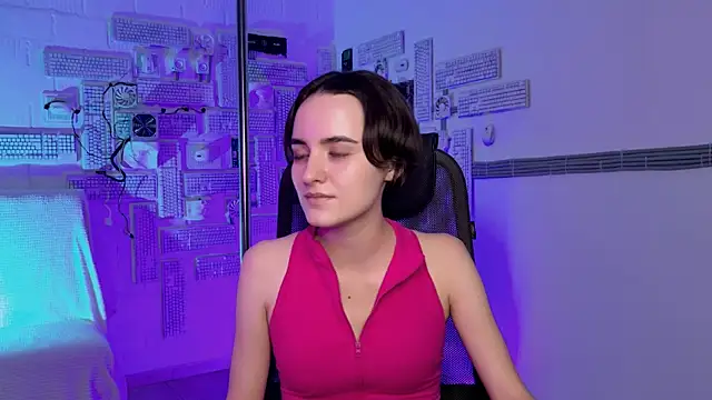 Snapshot of KateWillows chatting on 11-30-25, 08:18 KateWillows online show from 11-30-25, 08:18