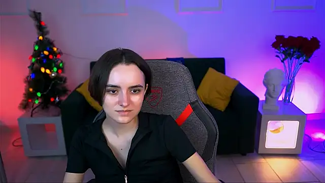 Snapshot of KateWillows chatting on 12-14-25, 04:23 KateWillows online show from 12-14-25, 04:23