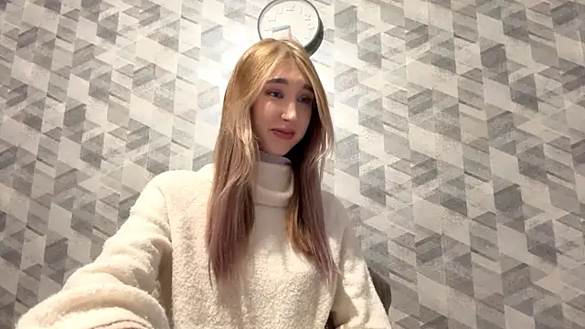 Snapshot of DetraLinz chatting on 12-16-25, 04:45 DetraLinz online show from 12-16-25, 04:45