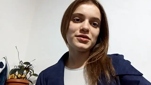 Snapshot of MildredVillareal chatting on 12-17-25, 04:13 MildredVillareal online show from 12-17-25, 04:13