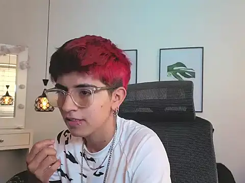 Snapshot of valeryevansvg chatting on 12-01-25, 12:10 valeryevansvg online show from 12-01-25, 12:10