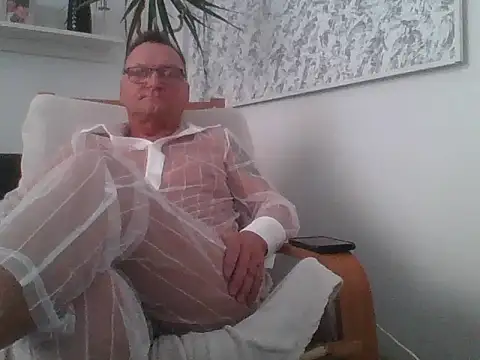 Snapshot of alf0402 chatting on 11-30-25, 01:15 alf0402 online show from 11-30-25, 01:15