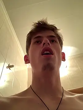 Snapshot of FreeRich chatting on 12-17-25, 03:40 FreeRich online show from 12-17-25, 03:40