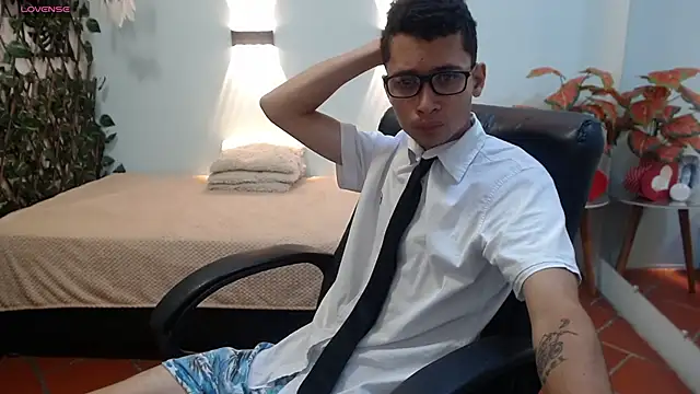 Snapshot of LucassSmith11 chatting on 12-03-25, 12:03 LucassSmith11 online show from 12-03-25, 12:03