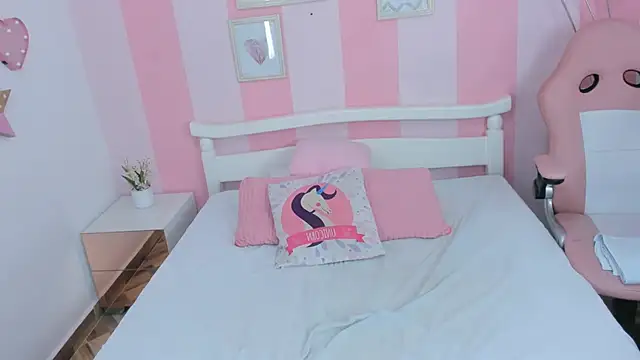 Snapshot of Amaia_Monroe chatting on 12-05-25, 04:25 Amaia Monroe online show from 12-05-25, 04:25