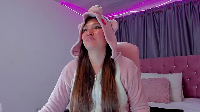 Snapshot of AngieG02_ chatting on 12-16-25, 03:11 AngieG02 online show from 12-16-25, 03:11