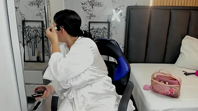 VIOLETTA ROSS1 online show from 04-21-26, 07:39