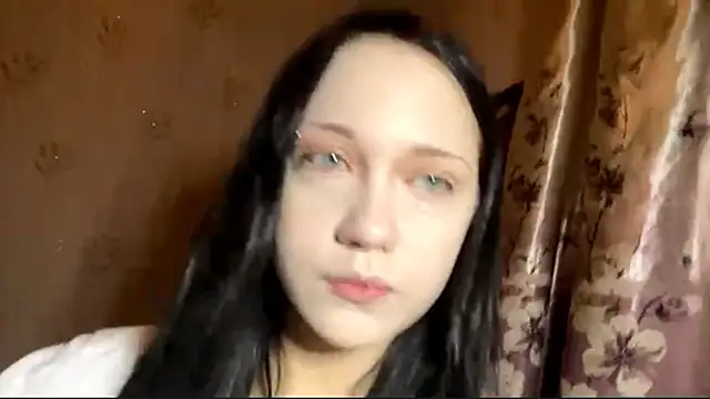 Snapshot of ZeeHope chatting on 12-04-25, 01:09 ZeeHope online show from 12-04-25, 01:09