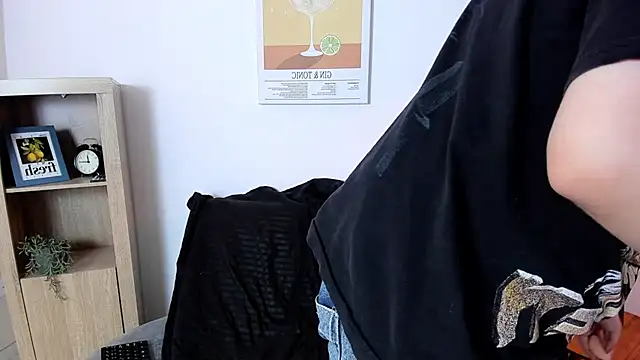 daniellesins2 online show from 12-15-25, 08:57