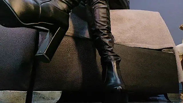 MilaDeRoux online show from 04-26-26, 01:14