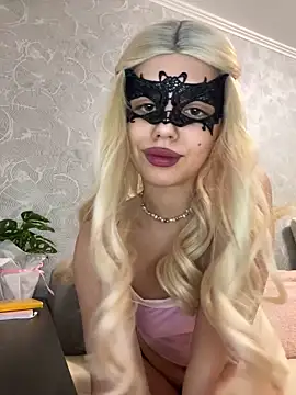 Snapshot of s4rah chatting on 12-14-25, 02:44 s4rah online show from 12-14-25, 02:44