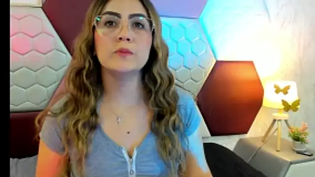 Snapshot of AriaRous chatting on 04-28-26, 04:34 AriaRous online show from 04-28-26, 04:34