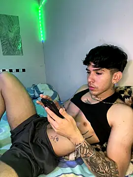 Snapshot of wil_hot chatting on 12-15-25, 04:00 wil hot online show from 12-15-25, 04:00