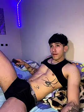 Snapshot of wil_hot chatting on 12-18-25, 03:34 wil hot online show from 12-18-25, 03:34