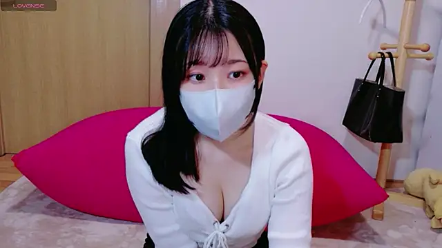 Snapshot of shiorin_3 chatting on 04-15-26, 10:33 shiorin 3 online show from 04-15-26, 10:33