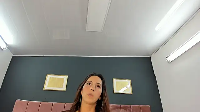 AlessiaRinaldi  online show from 04-17-26, 11:30