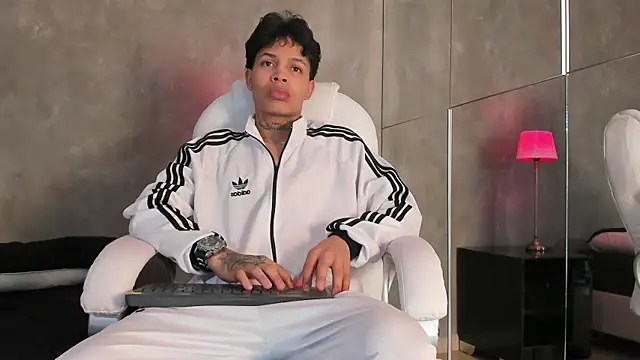 Snapshot of Renzo_Dogan chatting on 12-16-25, 07:19 Renzo Dogan online show from 12-16-25, 07:19