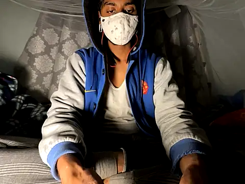 Snapshot of hunterboy2001 chatting on 11-30-25, 04:11 hunterboy2001 online show from 11-30-25, 04:11