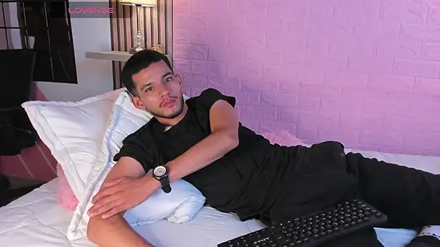 Snapshot of dear_lover1 chatting on 12-16-25, 02:11 dear lover1 online show from 12-16-25, 02:11