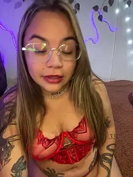 Lindalatina2001 online show from 04-28-26, 02:27