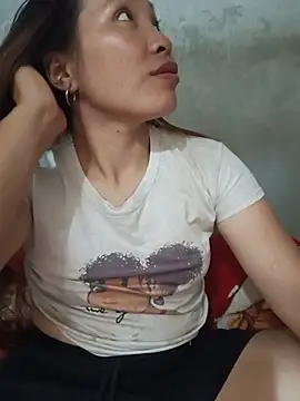 Snapshot of Evelyn-n chatting on 07-20-26, 06:28 Evelyn-n online show from 07-20-26, 06:28