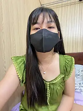 Snapshot of MintShow18 chatting on 07-25-26, 04:10 MintShow18 online show from 07-25-26, 04:10
