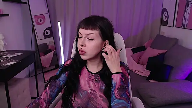 Snapshot of Eliza_Bennet chatting on 12-02-25, 07:36 Eliza Bennet online show from 12-02-25, 07:36