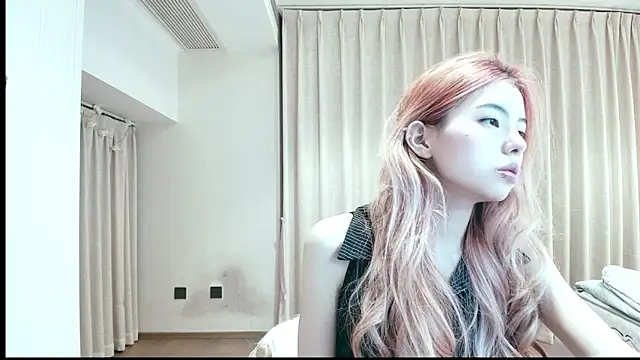 Snapshot of YOUyou-666 chatting on 12-20-25, 12:23 YOUyou-666 online show from 12-20-25, 12:23