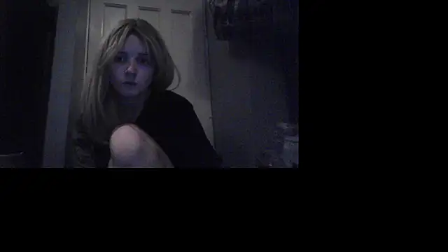 Snapshot of Amy01112 chatting on 12-21-25, 03:41 Amy01112 online show from 12-21-25, 03:41