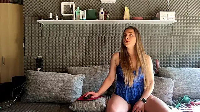 Dee Lorrie online show from 03-05-26, 12:23