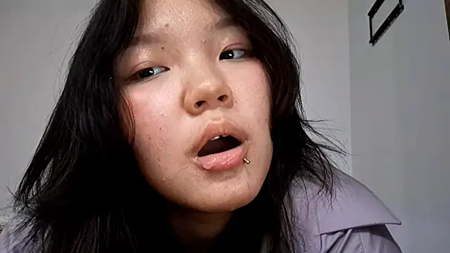 Snapshot of MeowMiaMeow chatting on 12-13-25, 07:53 MeowMiaMeow online show from 12-13-25, 07:53