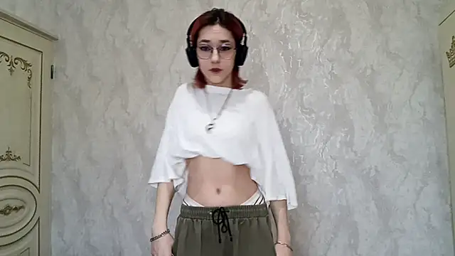 Snapshot of LinaWatter chatting on 12-05-25, 11:30 LinaWatter online show from 12-05-25, 11:30