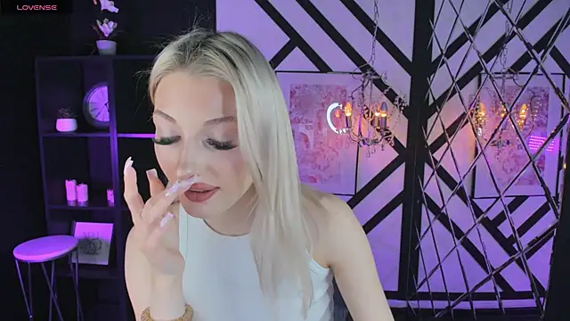 Anora Less online show from 12-04-25, 12:25