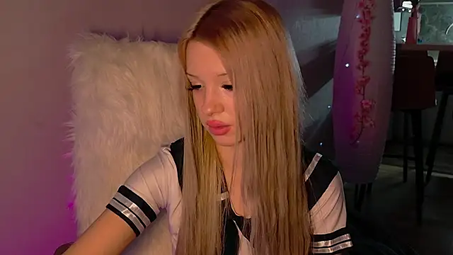 Snapshot of lana_parker chatting on 12-15-25, 01:15 lana parker online show from 12-15-25, 01:15