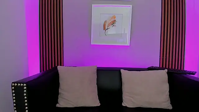 Snapshot of Ariana_collinss chatting on 06-04-26, 01:17 Ariana collinss online show from 06-04-26, 01:17